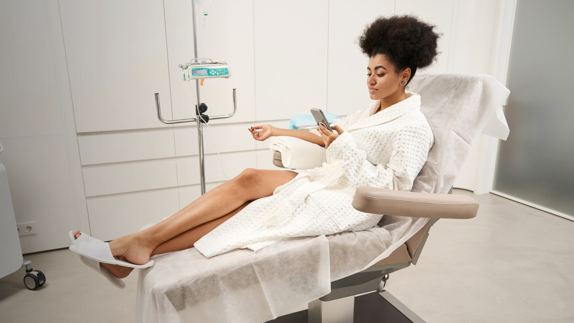 woman relaxing during IV treatment